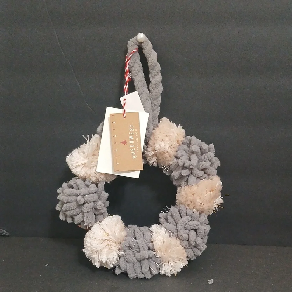 Holiday Christmas Gray & Cream 7.5